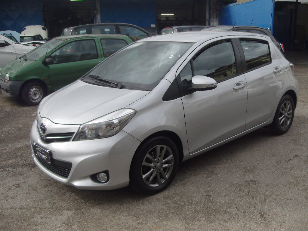 TOYOTA YARIS 1.0 BENZINA LOUNGE